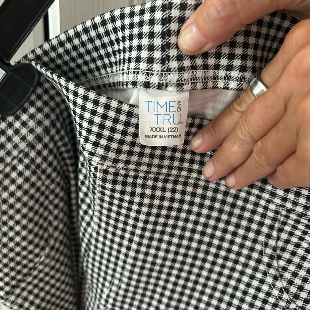 Time and Tru Classic Houndstooth Pants, elastic waistband with pockets - Picture 2 of 5